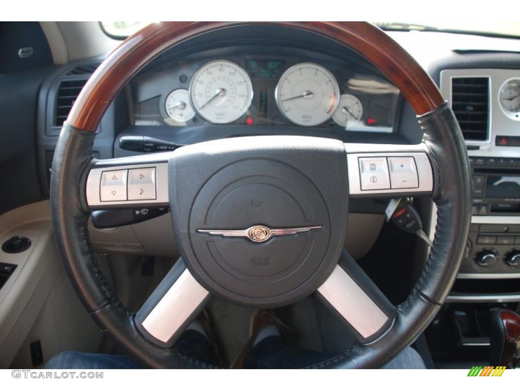 2005 300 C HEMI - Brilliant Black Crystal Pearl / Dark Slate Gray/Light Graystone photo #15