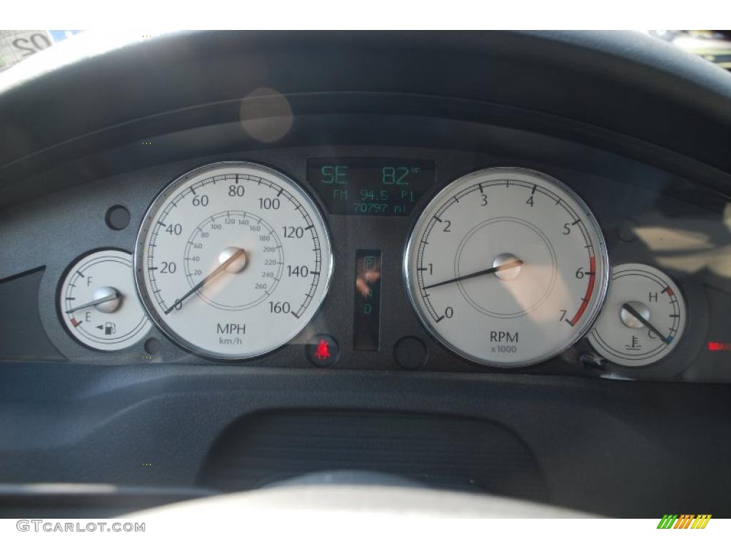 2005 300 C HEMI - Brilliant Black Crystal Pearl / Dark Slate Gray/Light Graystone photo #16