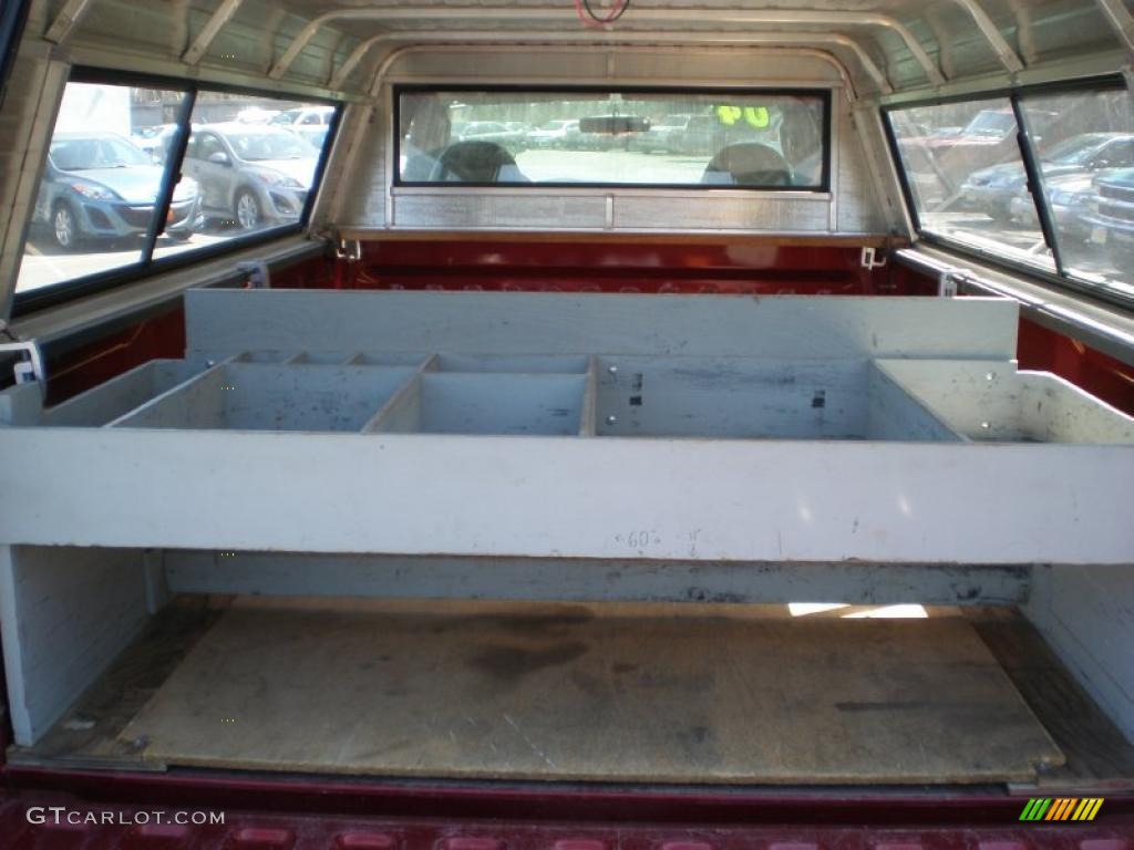 2004 F150 XL Heritage Regular Cab - Toreador Red Metallic / Medium Graphite photo #21