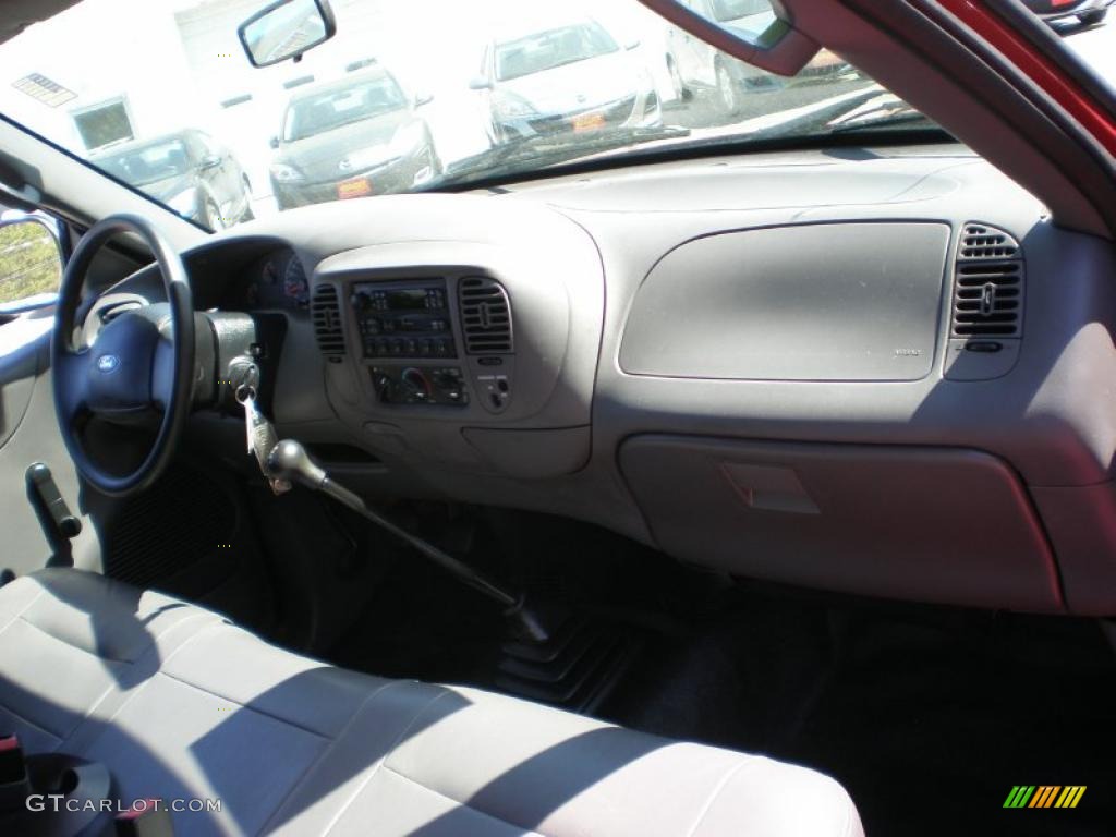 2004 F150 XL Heritage Regular Cab - Toreador Red Metallic / Medium Graphite photo #23