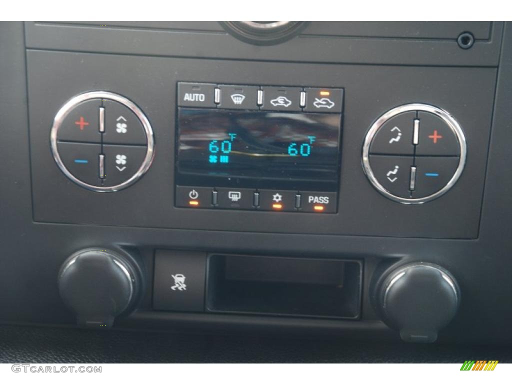 2008 Chevrolet Silverado 1500 LT Crew Cab Controls Photo #48367189