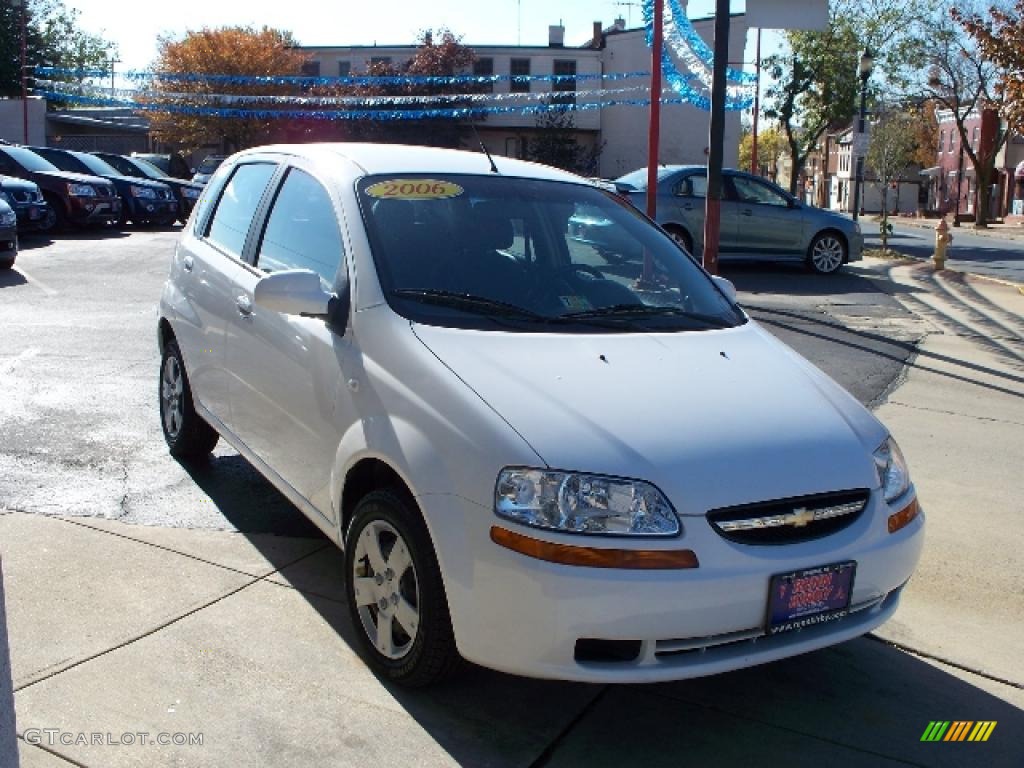 2006 Aveo LS Hatchback - Summit White / Charcoal photo #5