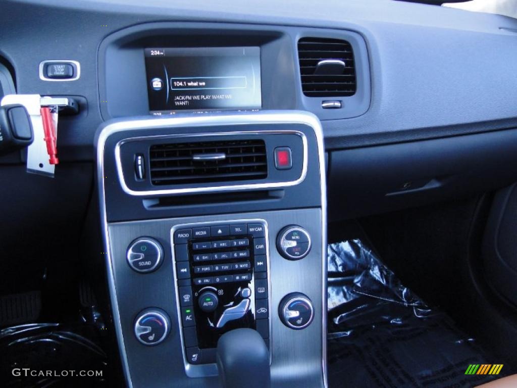 2012 Volvo S60 T5 Controls Photo #48368701