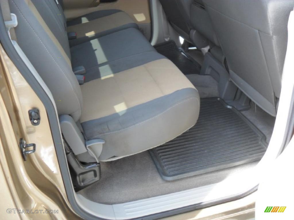 2004 Titan XE Crew Cab - Copper / Sand/Steel photo #19
