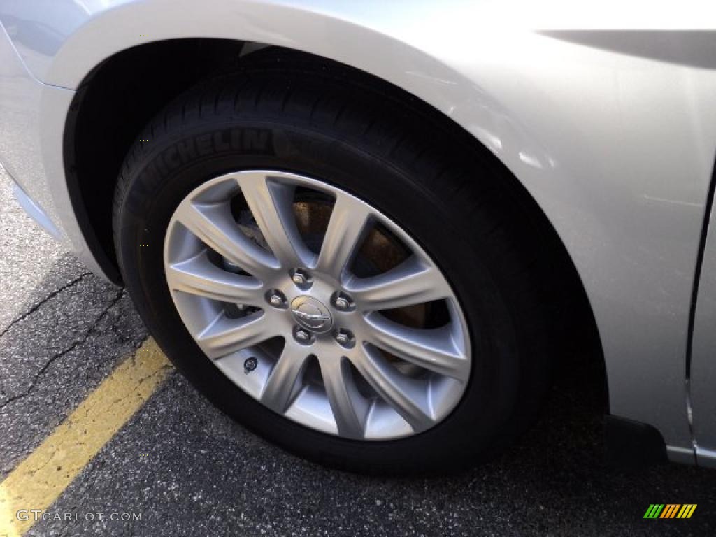 2011 Chrysler 200 Touring Wheel Photo #48372727