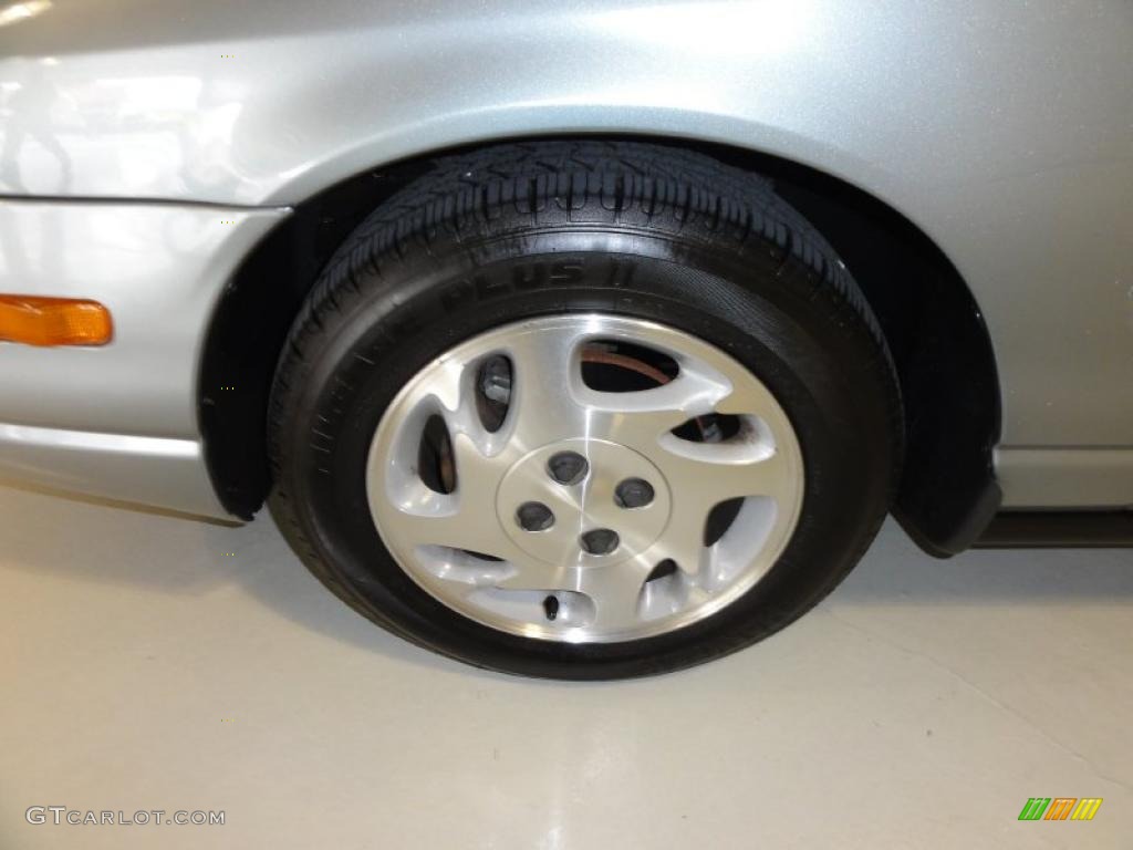 2002 Saturn S Series SL2 Sedan Wheel Photo #48375296
