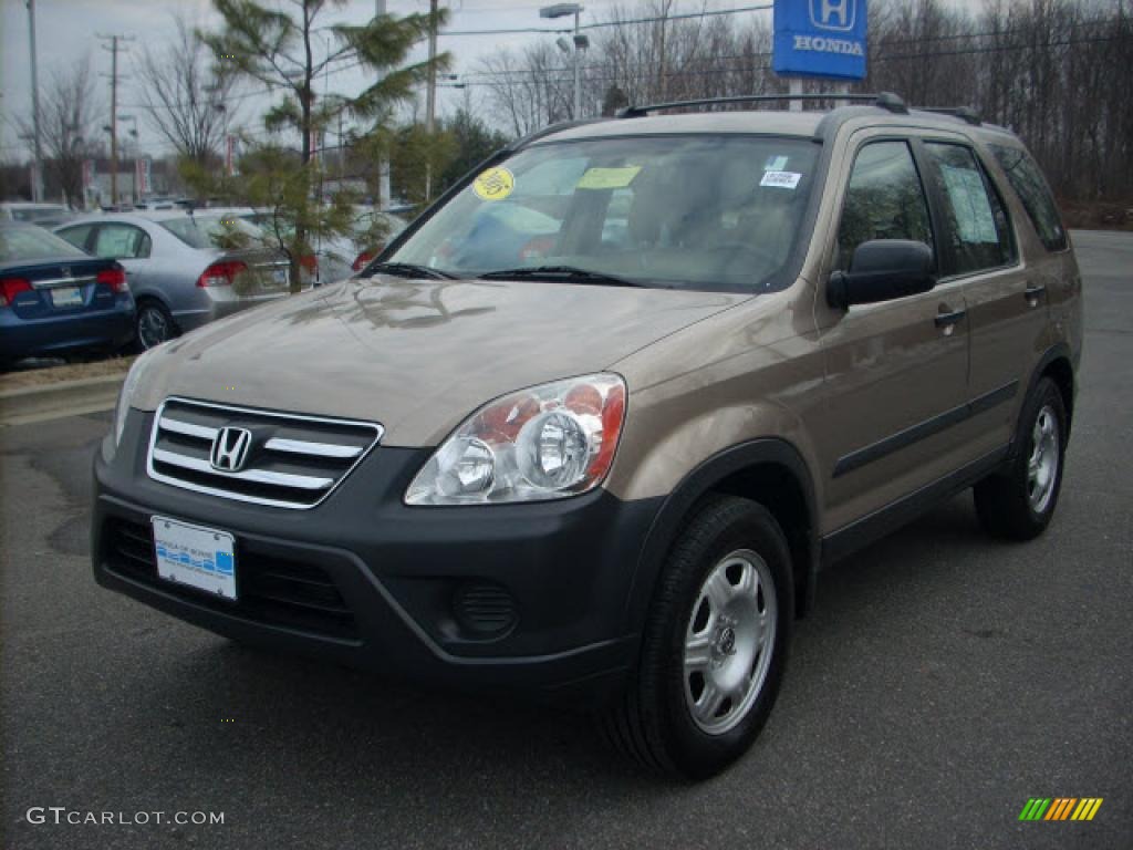 2005 CR-V LX 4WD - Sahara Sand Metallic / Ivory photo #7