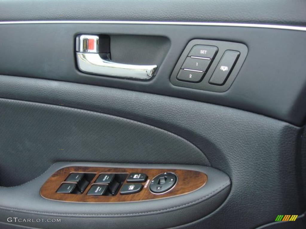 2009 Genesis 3.8 Sedan - Platinum Metallic / Black photo #10