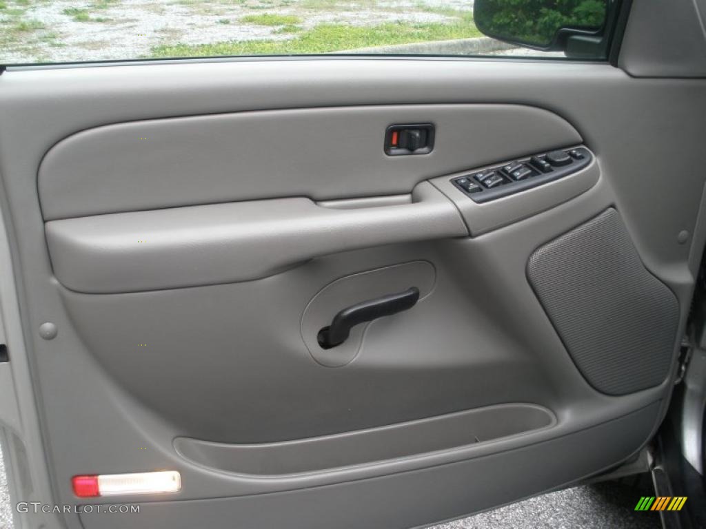 2006 Chevrolet Tahoe LS Gray/Dark Charcoal Door Panel Photo #48376613