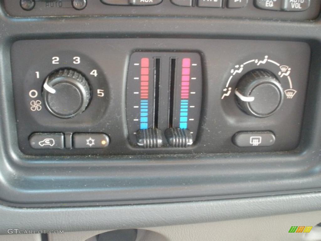 2006 Chevrolet Tahoe LS Controls Photo #48376784