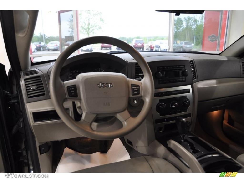 2005 Grand Cherokee Laredo 4x4 - Deep Beryl Green Pearl / Medium Slate Gray photo #19