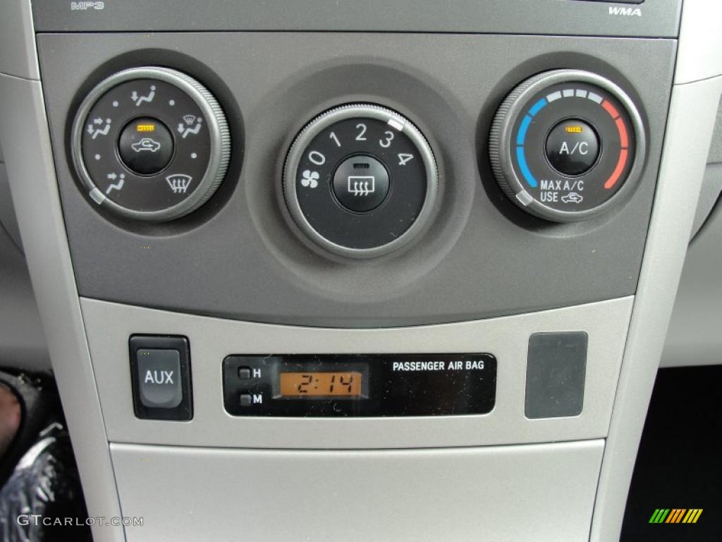 2011 Toyota Corolla LE Controls Photo #48381059