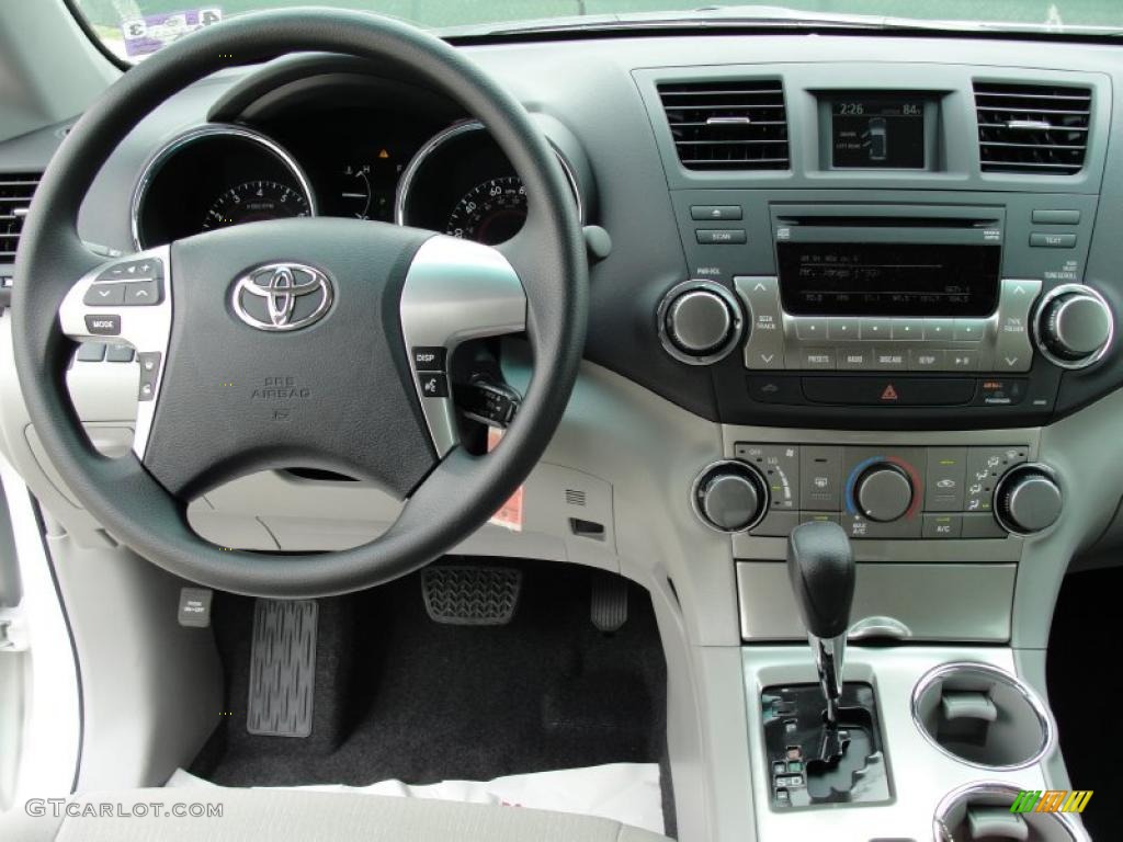 2011 Toyota Highlander Standard Highlander Model Ash Dashboard Photo #48382163