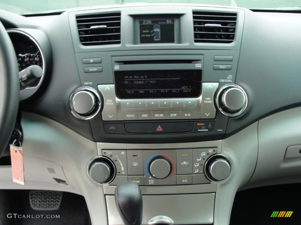 2011 Toyota Highlander Standard Highlander Model Controls Photo #48382178
