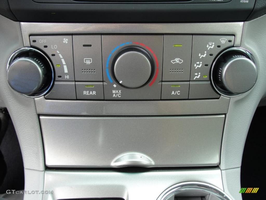 2011 Toyota Highlander Standard Highlander Model Controls Photo #48382199