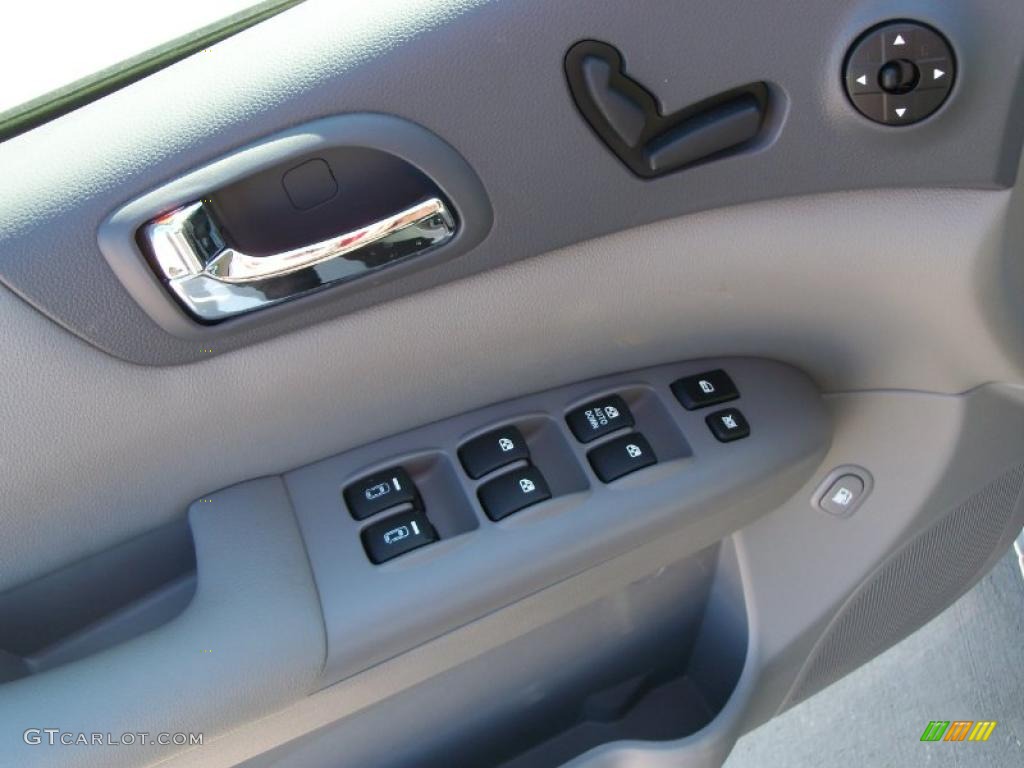 2011 Kia Sedona EX Controls Photo #48382889