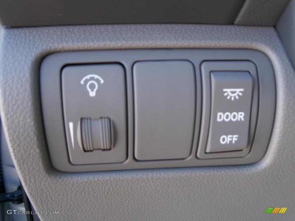 2011 Kia Sedona EX Controls Photo #48382895