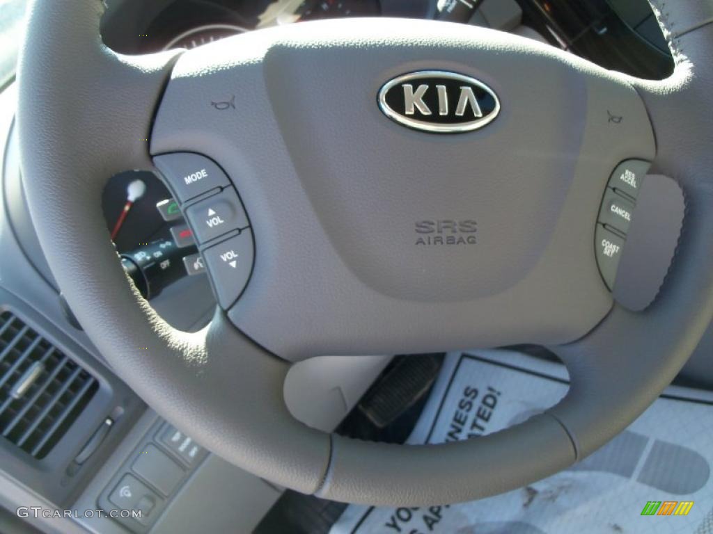 2011 Kia Sedona EX Controls Photo #48382901