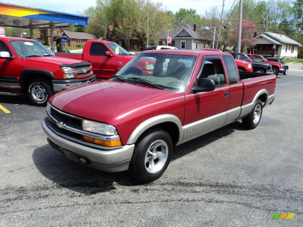 Medium Red Metallic 1998 Chevrolet S10 LS Extended Cab Exterior Photo #48383297