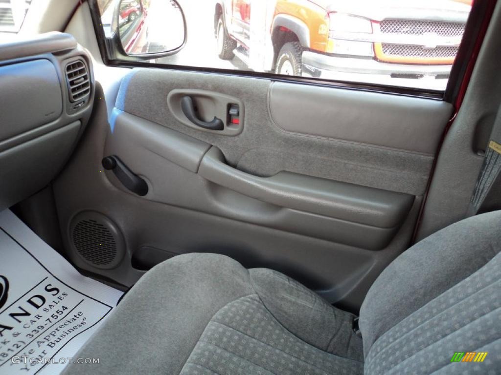 1998 S10 LS Extended Cab - Medium Red Metallic / Gray photo #10
