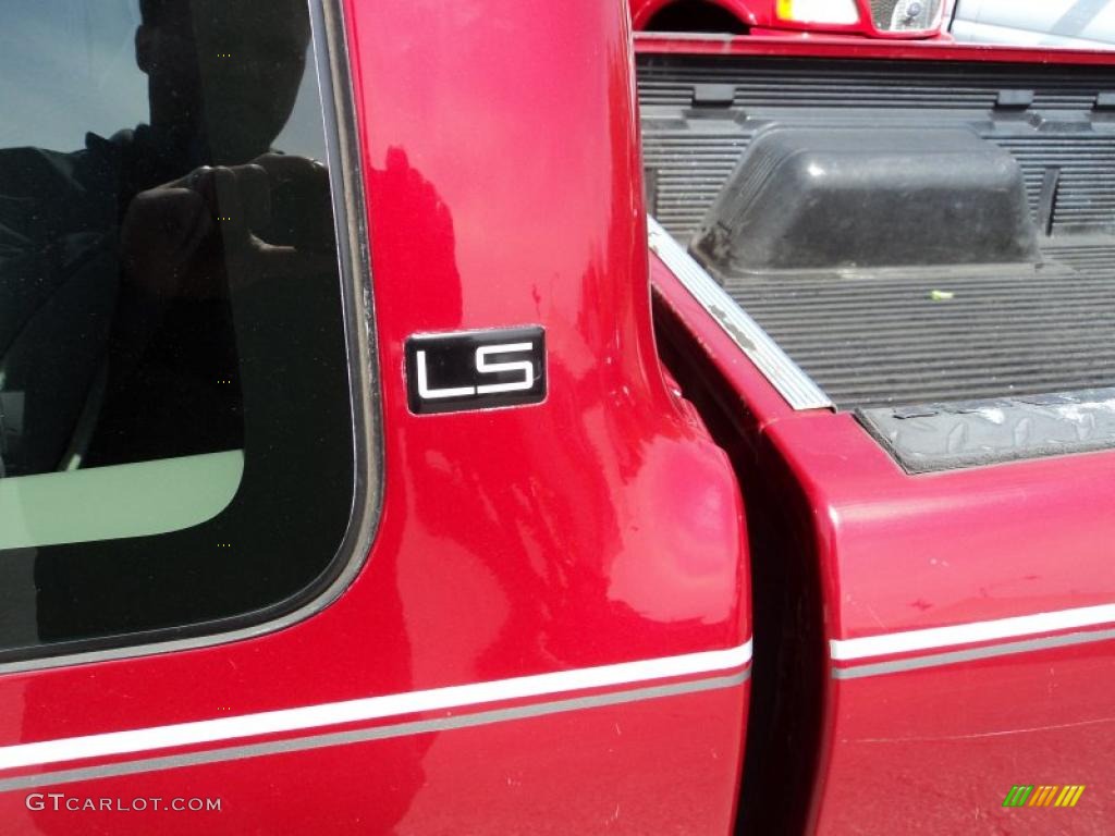 1998 Chevrolet S10 LS Extended Cab Marks and Logos Photos