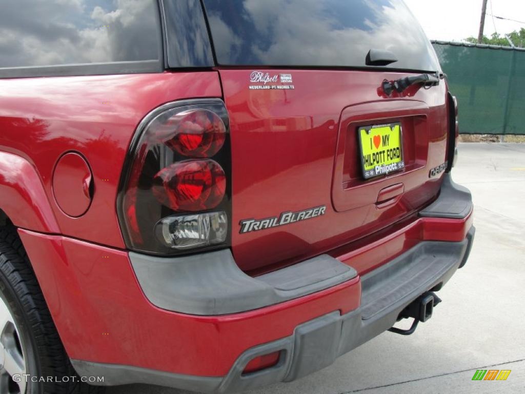 2002 TrailBlazer LS - Majestic Red Metallic / Dark Pewter photo #29