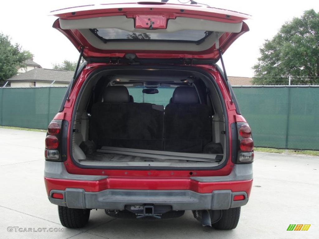 2002 TrailBlazer LS - Majestic Red Metallic / Dark Pewter photo #39