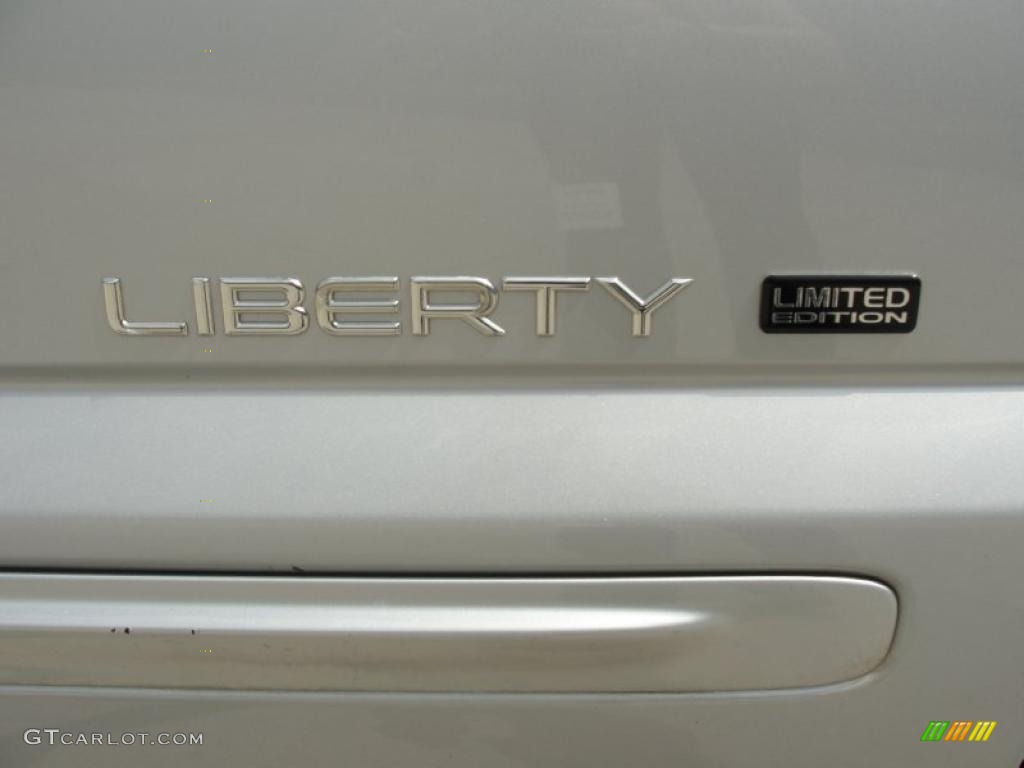 2002 Liberty Limited 4x4 - Bright Silver Metallic / Taupe photo #19