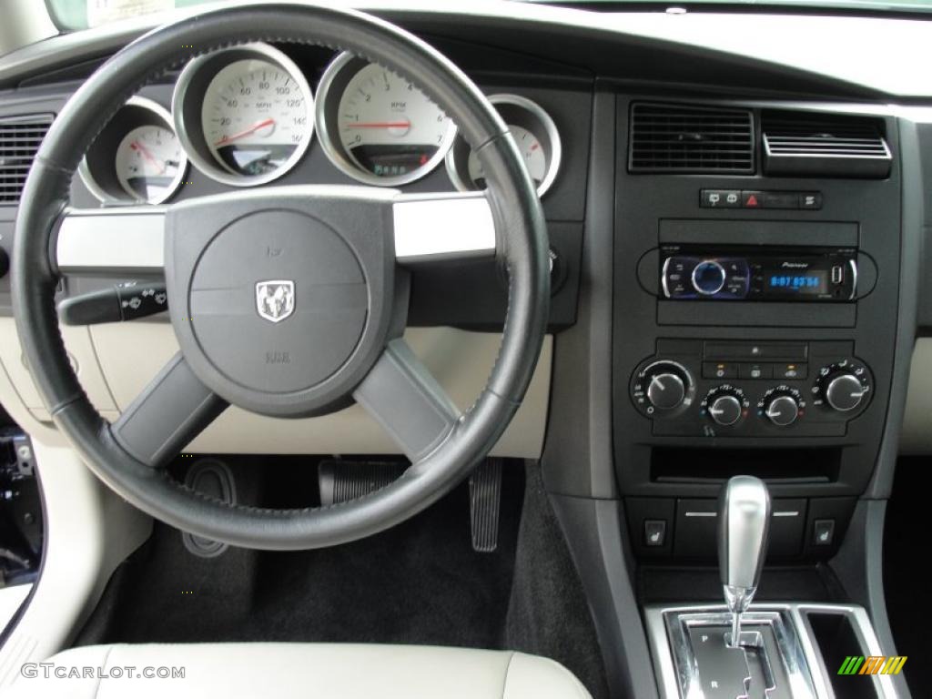 2005 Dodge Magnum R/T Dark Slate Gray/Light Graystone Dashboard Photo #48384674