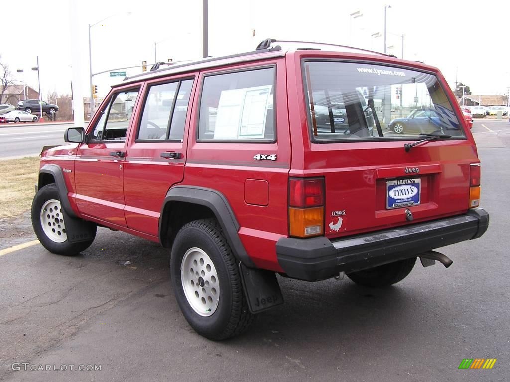 1992 Cherokee Sport 4x4 - Red / Gray photo #2