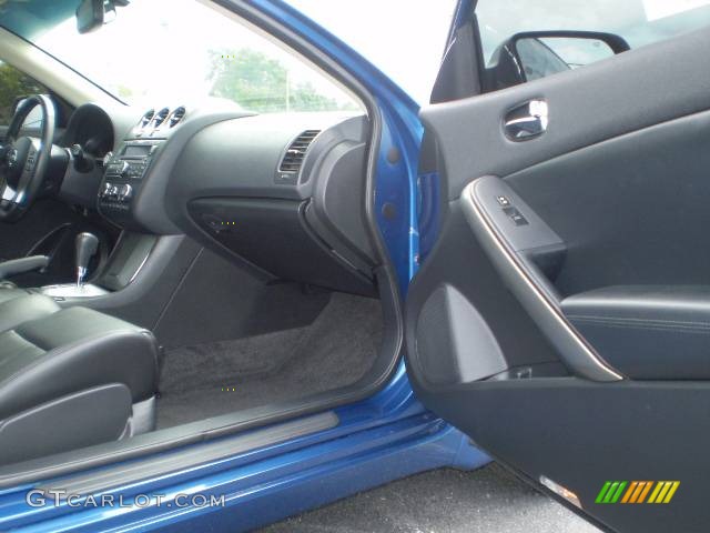 2008 Altima 3.5 SE Coupe - Azure Blue Metallic / Charcoal photo #17