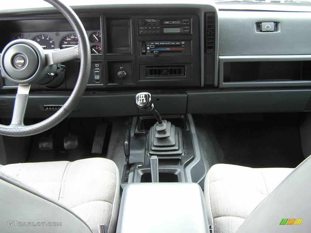 1992 Cherokee Sport 4x4 - Red / Gray photo #8