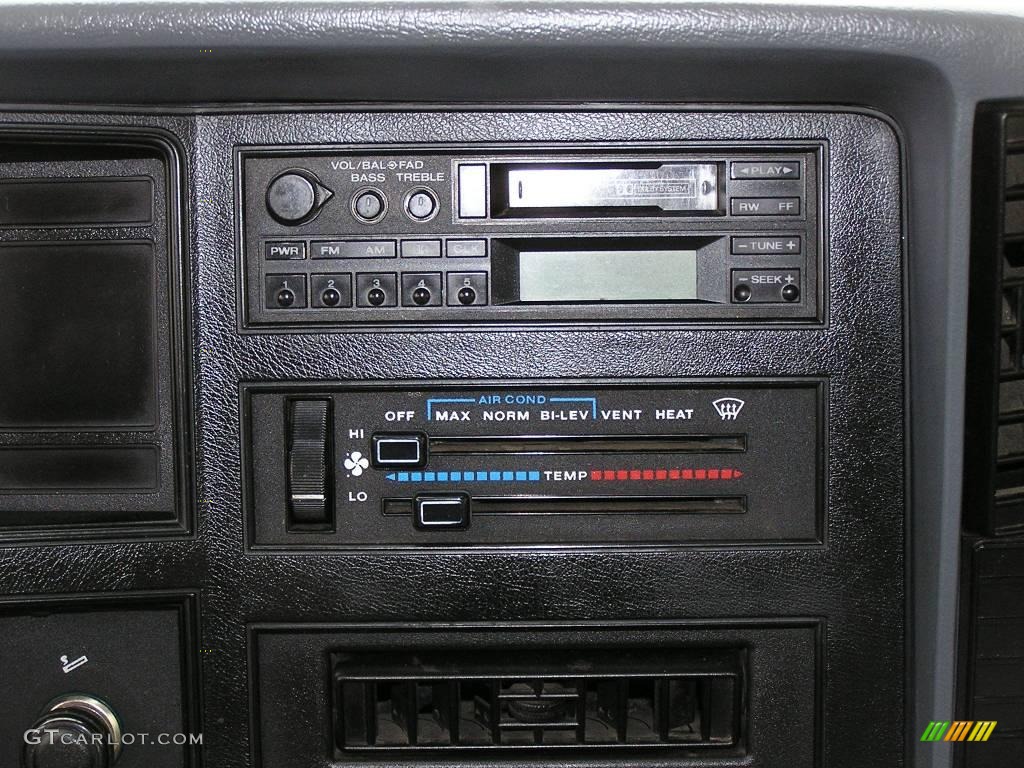 1992 Cherokee Sport 4x4 - Red / Gray photo #10