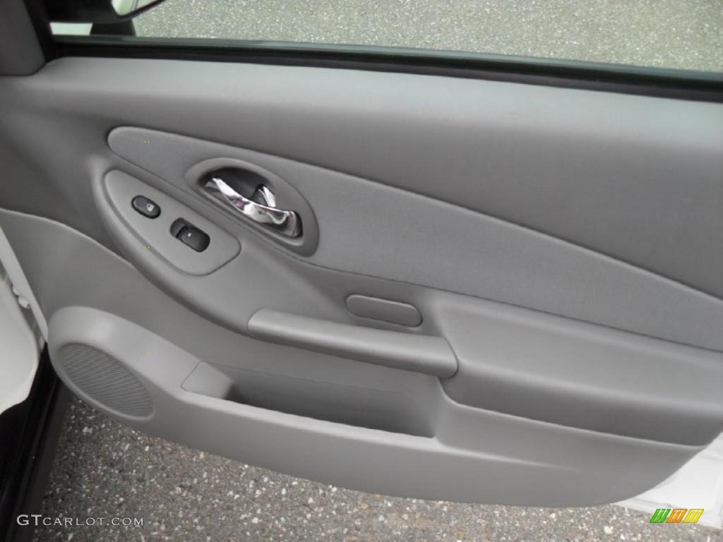 2004 Chevrolet Malibu LS V6 Sedan Gray Door Panel Photo #48386586