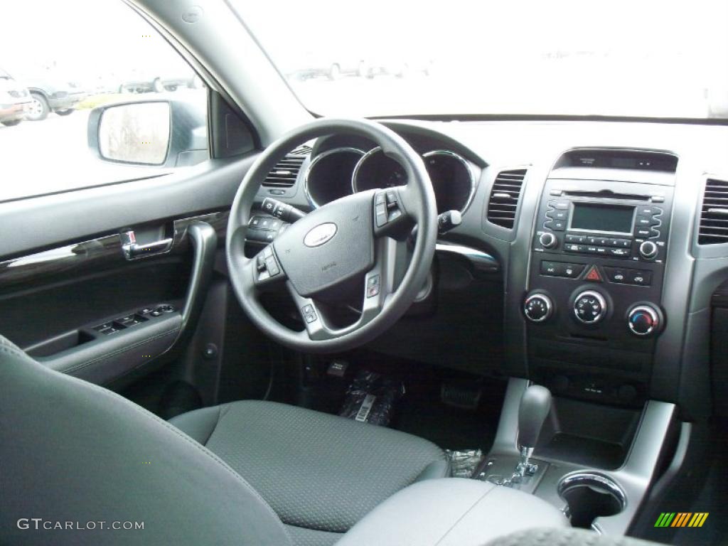 2011 Sorento LX - Bright Silver / Black photo #23