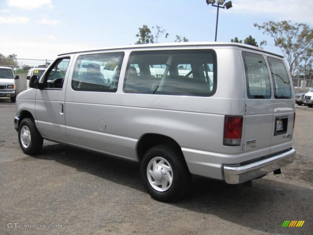 Brilliant Silver Metallic 2009 Ford E Series Van E150 XLT Passenger Exterior Photo #48390801