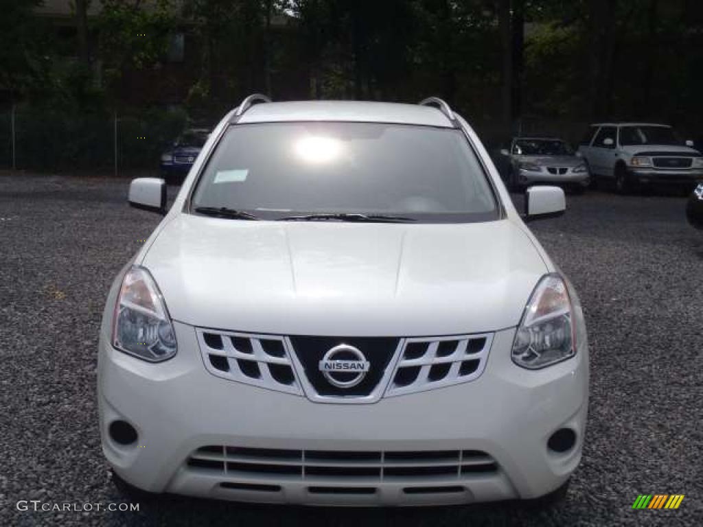 2011 Rogue SV - Pearl White / Gray photo #4