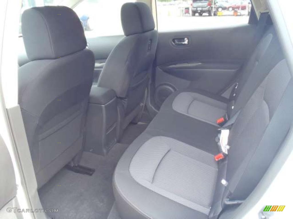 2011 Rogue SV - Pearl White / Gray photo #9