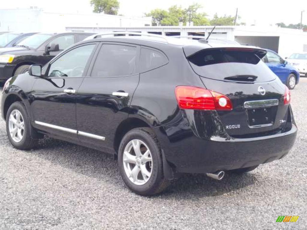 2011 Rogue SV AWD - Wicked Black / Gray photo #2