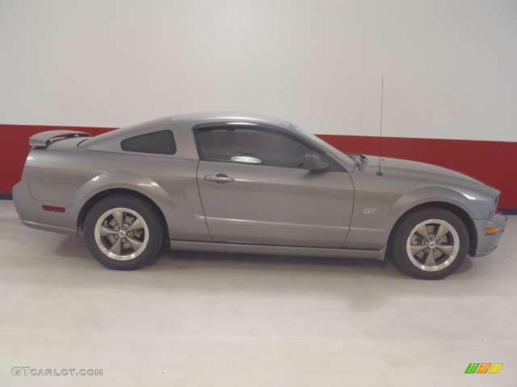 2006 Mustang GT Deluxe Coupe - Tungsten Grey Metallic / Dark Charcoal photo #2