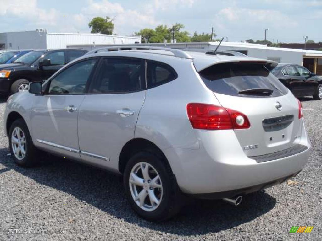 2011 Rogue SV AWD - Silver Ice Metallic / Gray photo #2