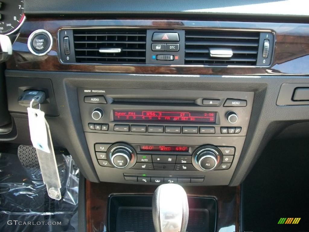 2011 BMW 3 Series 335i xDrive Coupe Controls Photo #48398319