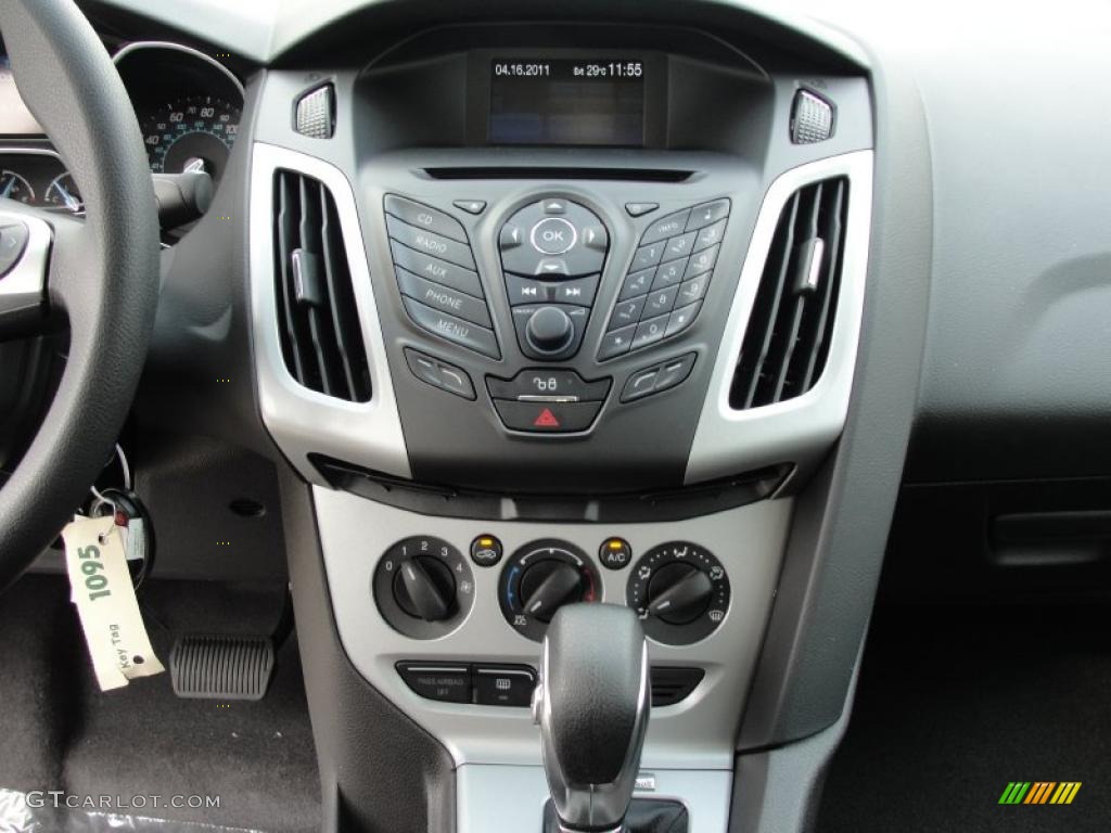 2012 Ford Focus SE SFE Sedan Controls Photo #48401232