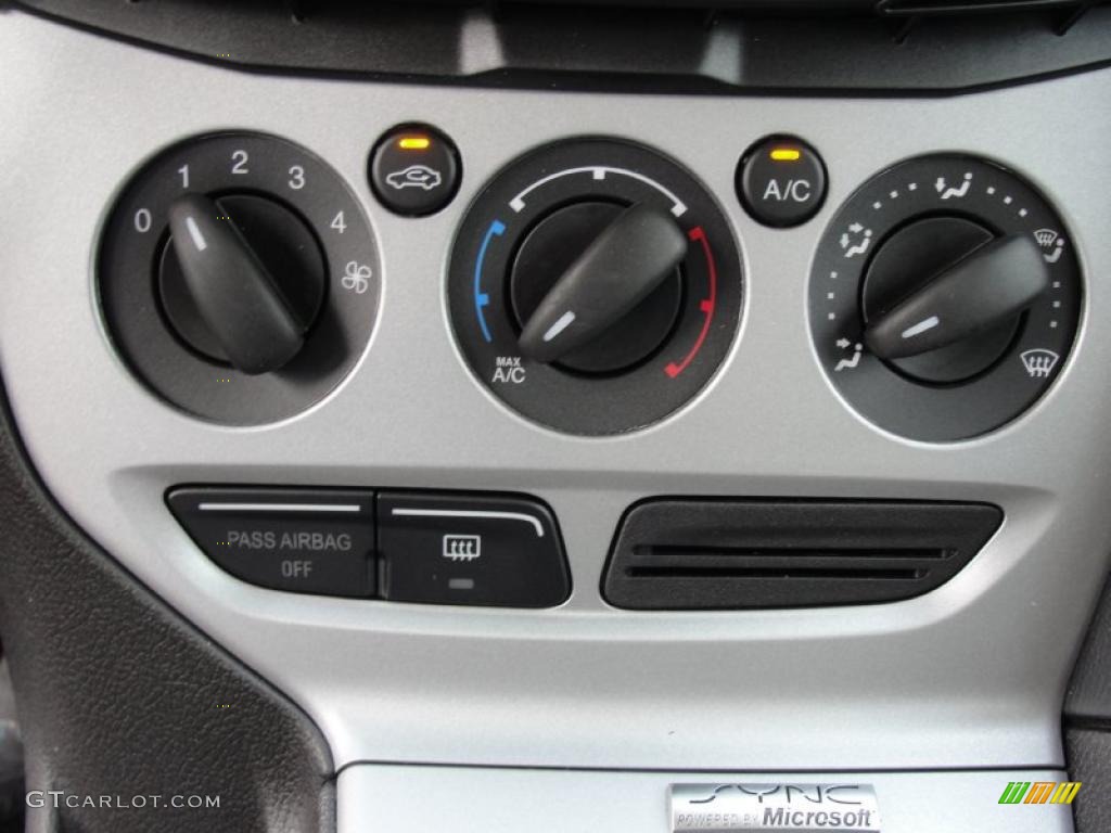 2012 Ford Focus SE SFE Sedan Controls Photo #48401274