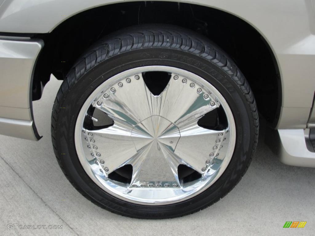 2002 Cadillac Escalade AWD Custom Wheels Photo #48402262