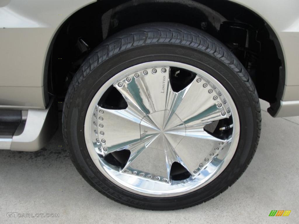 2002 Cadillac Escalade AWD Custom Wheels Photo #48402277