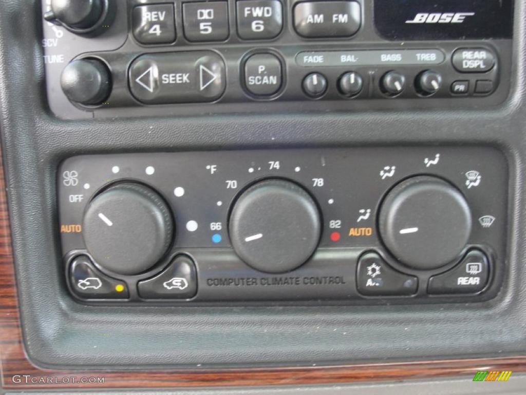 2002 Cadillac Escalade AWD Controls Photo #48402640