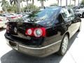 Deep Black - Passat Lux Sedan Photo No. 6