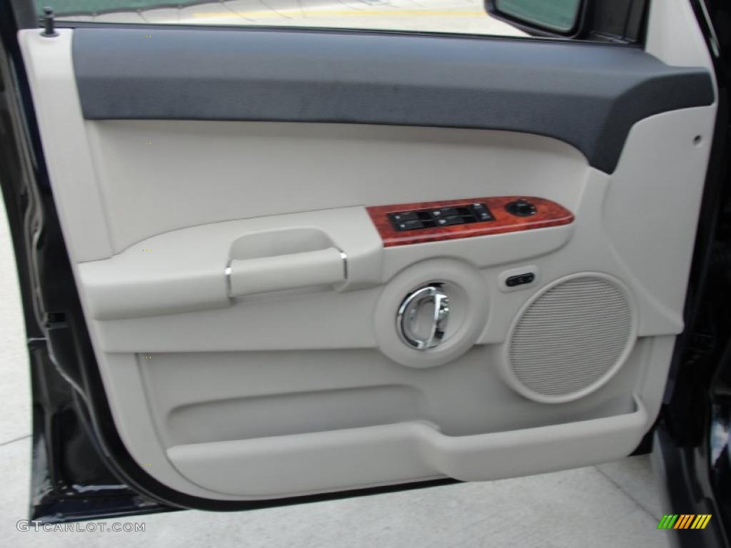 2006 Jeep Commander Limited Dark Khaki/Light Graystone Door Panel Photo #48404479
