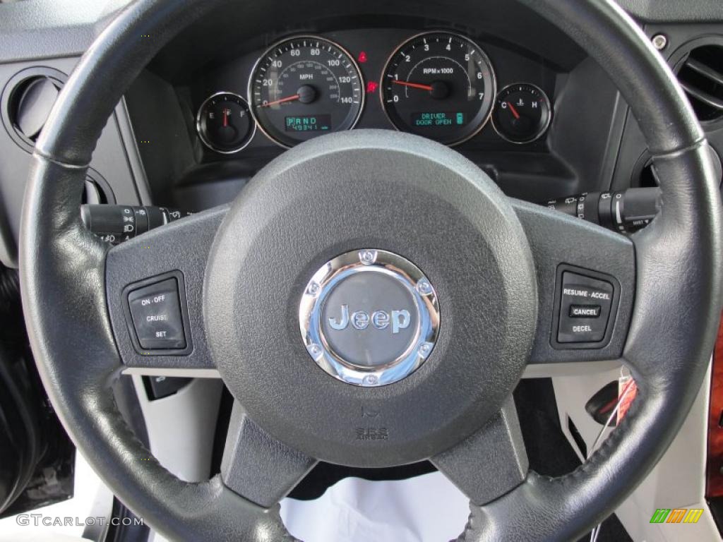 2006 Jeep Commander Limited Dark Khaki/Light Graystone Steering Wheel Photo #48404623